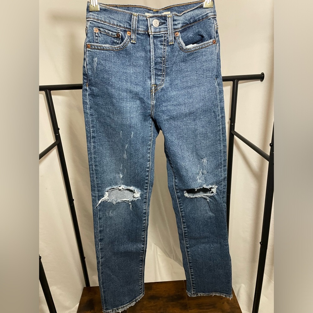 Women’s Levi’s Ripped Jeans Sz 24